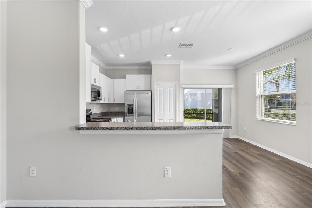 For Sale: $305,000 (2 beds, 2 baths, 1541 Square Feet)