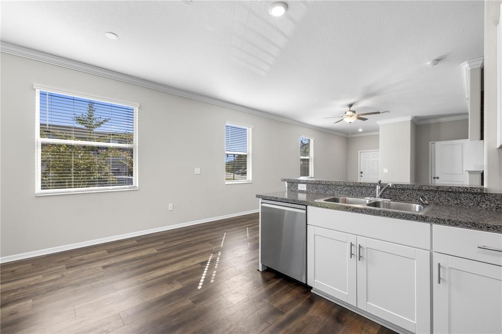 For Sale: $305,000 (2 beds, 2 baths, 1541 Square Feet)