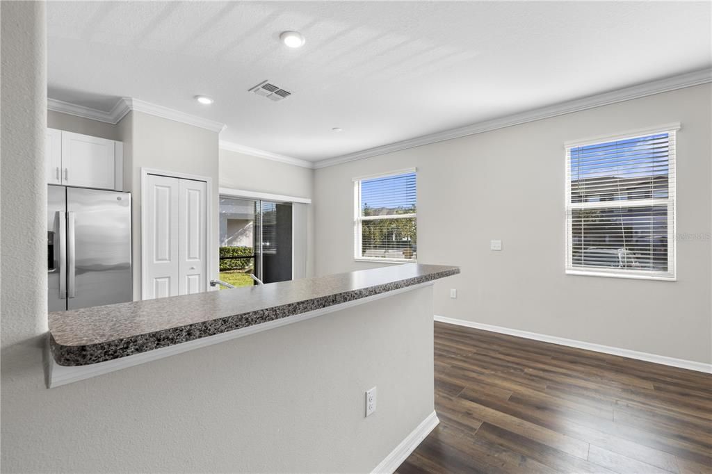 For Sale: $305,000 (2 beds, 2 baths, 1541 Square Feet)