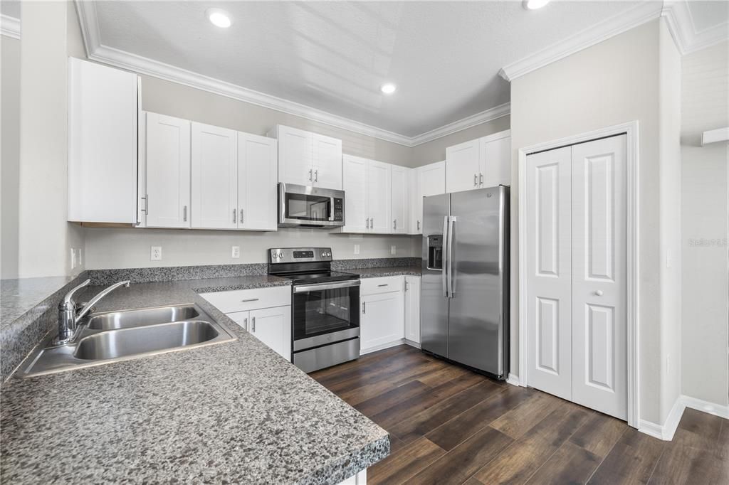 For Sale: $305,000 (2 beds, 2 baths, 1541 Square Feet)