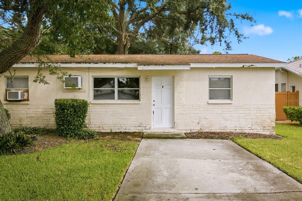 Active With Contract: $325,000 (3 beds, 0 baths, 1296 Square Feet)