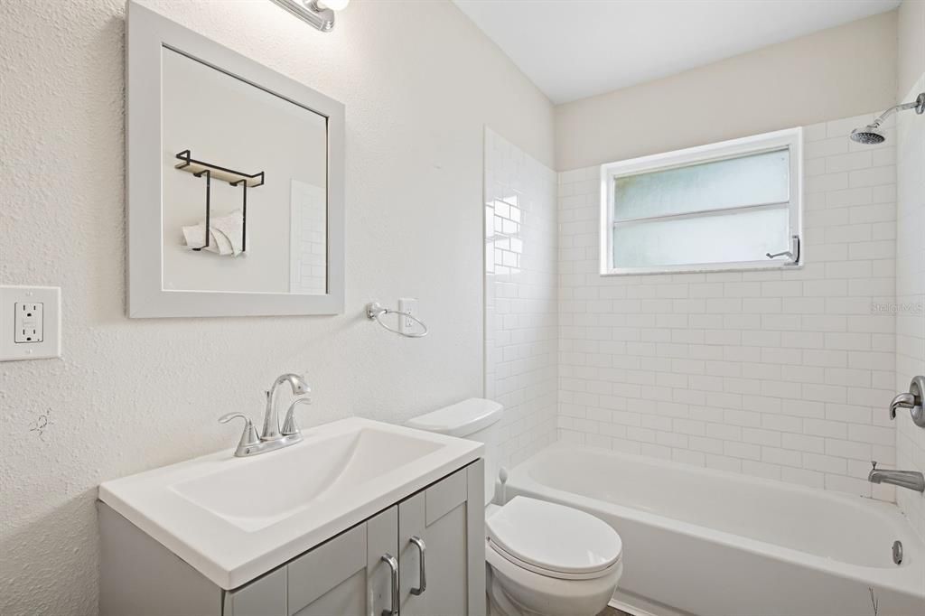 Active With Contract: $325,000 (3 beds, 0 baths, 1296 Square Feet)