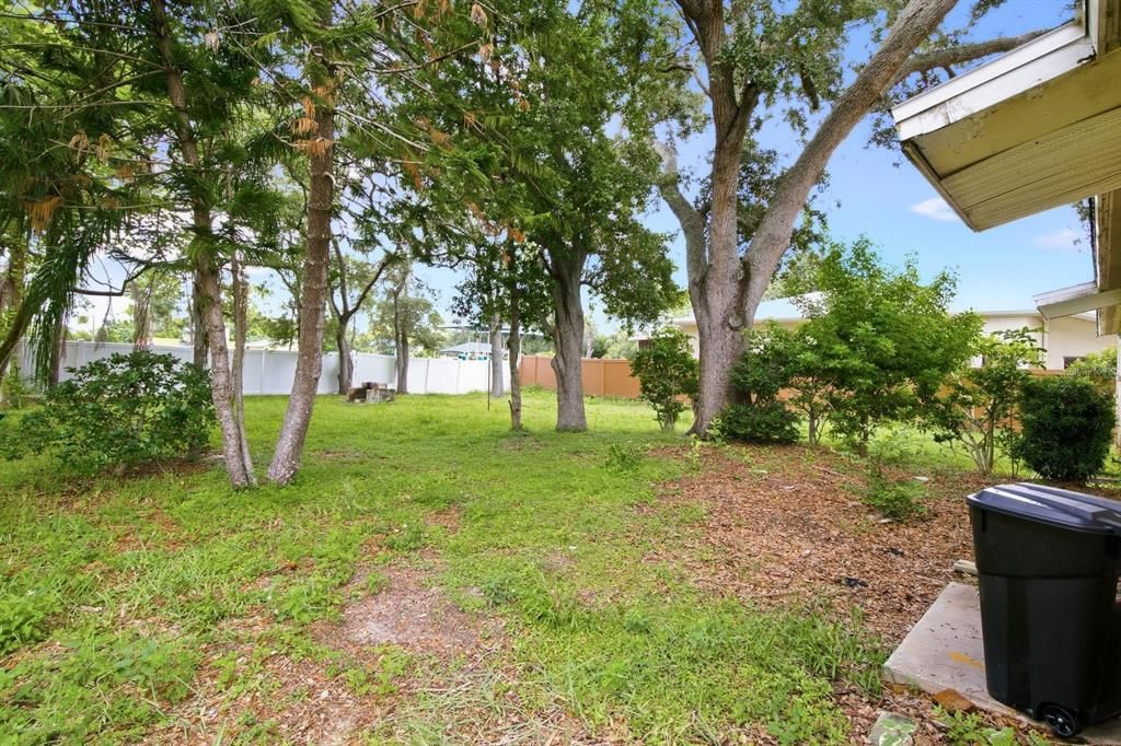 Active With Contract: $325,000 (3 beds, 0 baths, 1296 Square Feet)