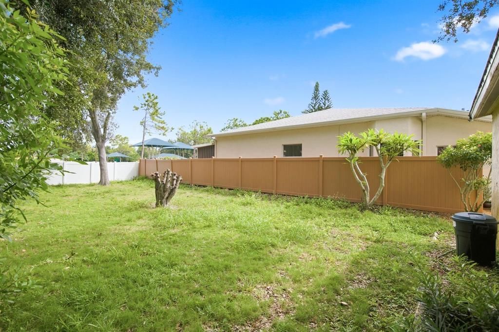 Active With Contract: $325,000 (3 beds, 0 baths, 1296 Square Feet)