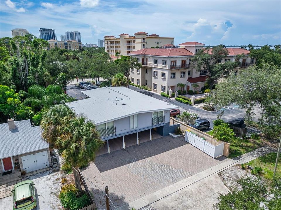 : $1,599,000 (7 camas, 0 baños, 2832 Pies cuadrados)