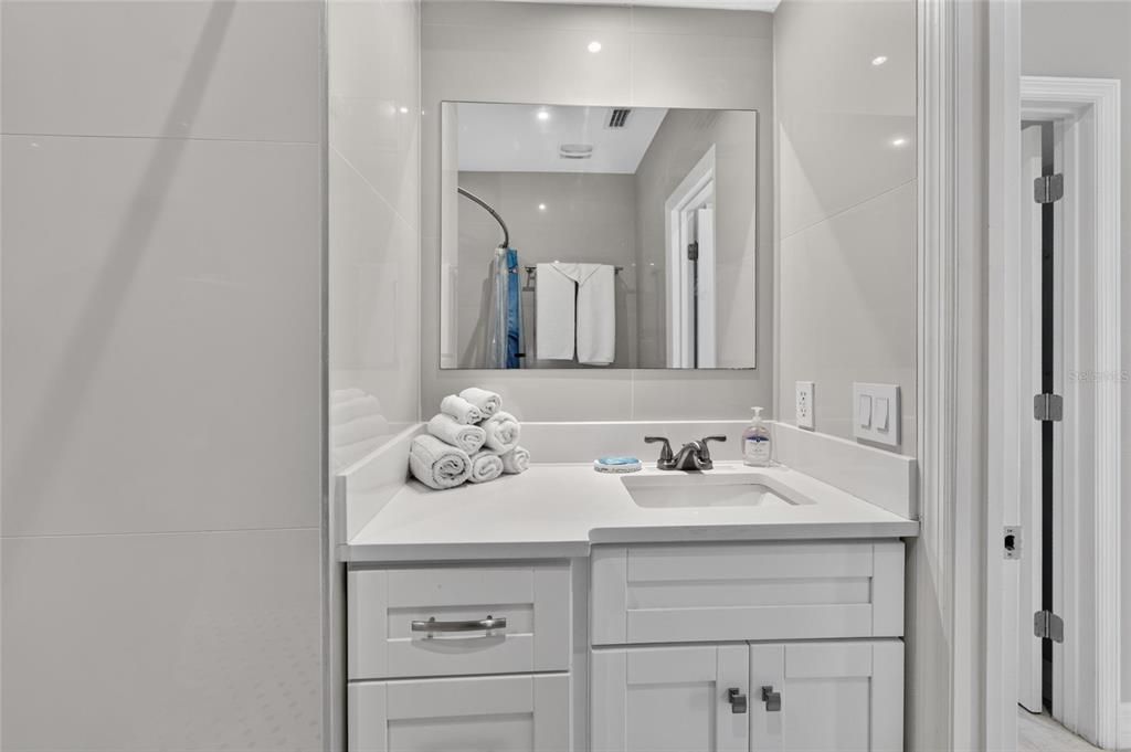 : $1,599,000 (7 camas, 0 baños, 2832 Pies cuadrados)