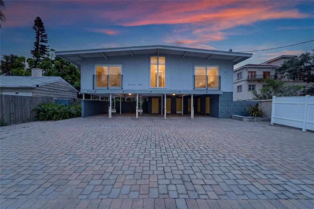 : $1,599,000 (7 camas, 0 baños, 2832 Pies cuadrados)