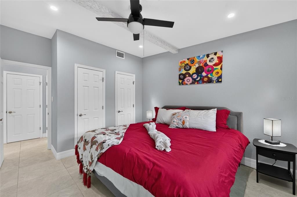 : $1,599,000 (7 camas, 0 baños, 2832 Pies cuadrados)