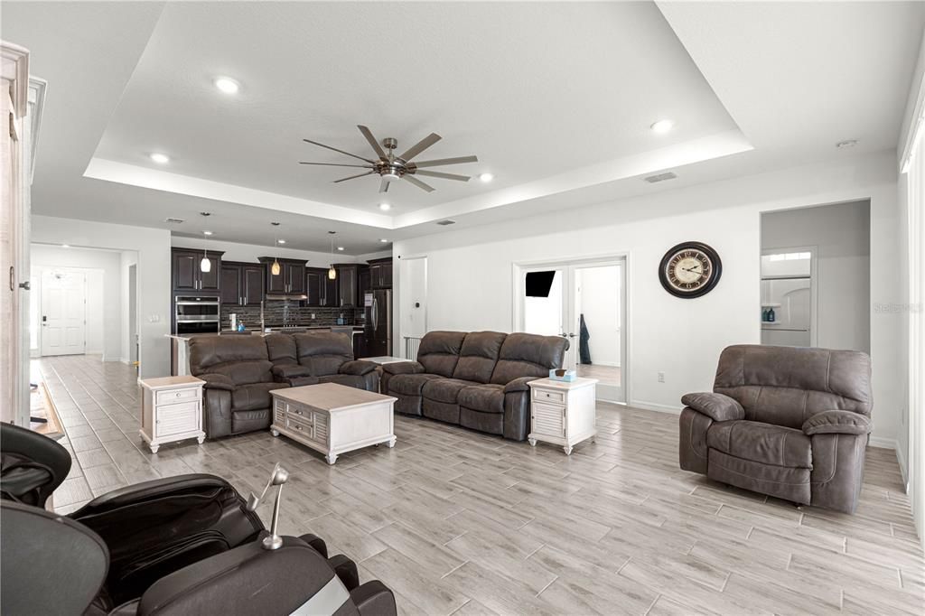 En Venta: $449,000 (4 camas, 3 baños, 3034 Pies cuadrados)