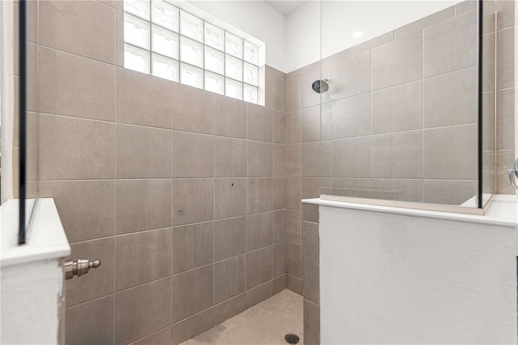En Venta: $449,000 (4 camas, 3 baños, 3034 Pies cuadrados)