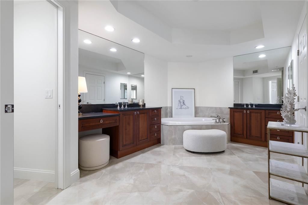 En Venta: $1,279,000 (2 camas, 2 baños, 2340 Pies cuadrados)