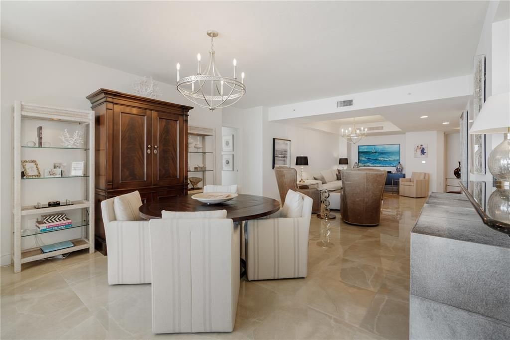 En Venta: $1,279,000 (2 camas, 2 baños, 2340 Pies cuadrados)