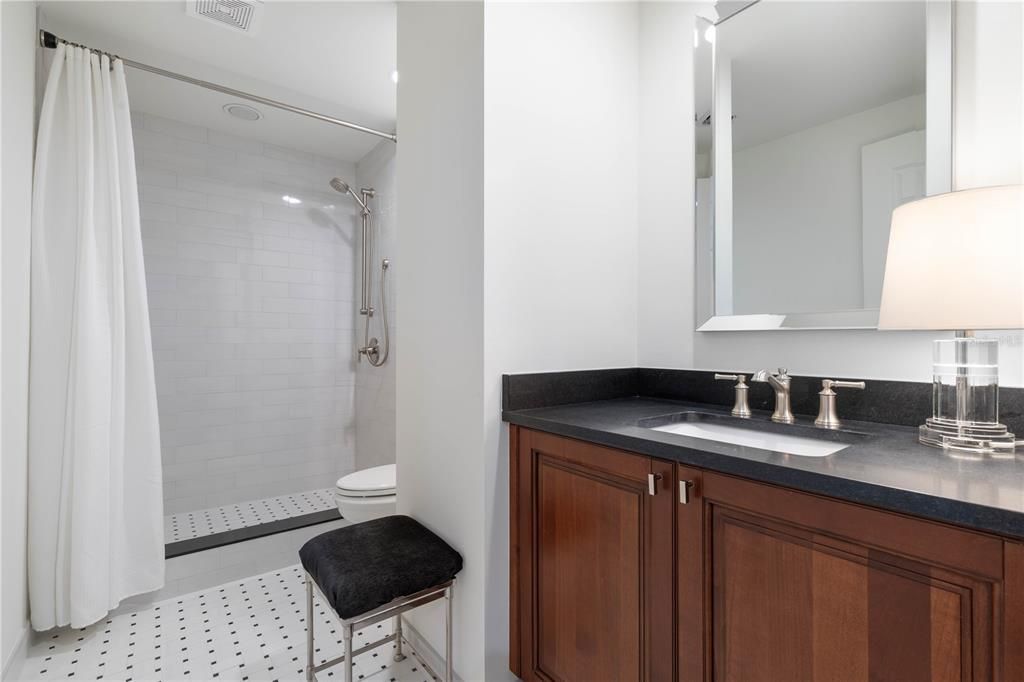 En Venta: $1,279,000 (2 camas, 2 baños, 2340 Pies cuadrados)
