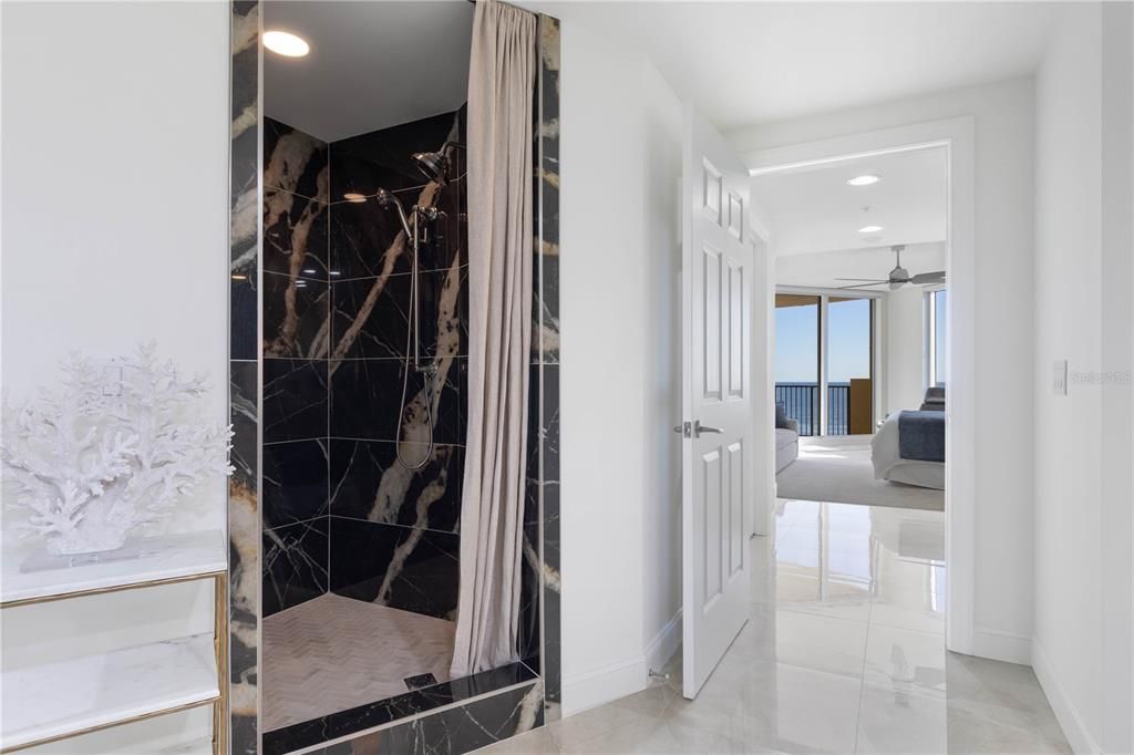 En Venta: $1,279,000 (2 camas, 2 baños, 2340 Pies cuadrados)