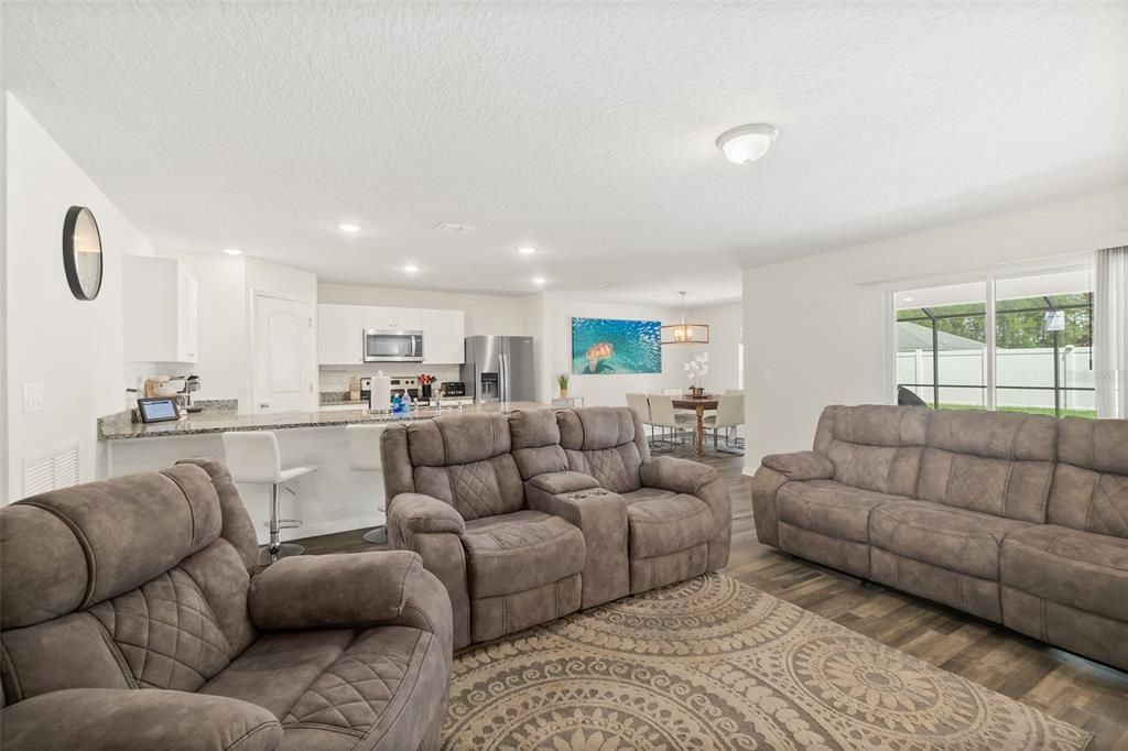 For Sale: $450,000 (3 beds, 2 baths, 1818 Square Feet)