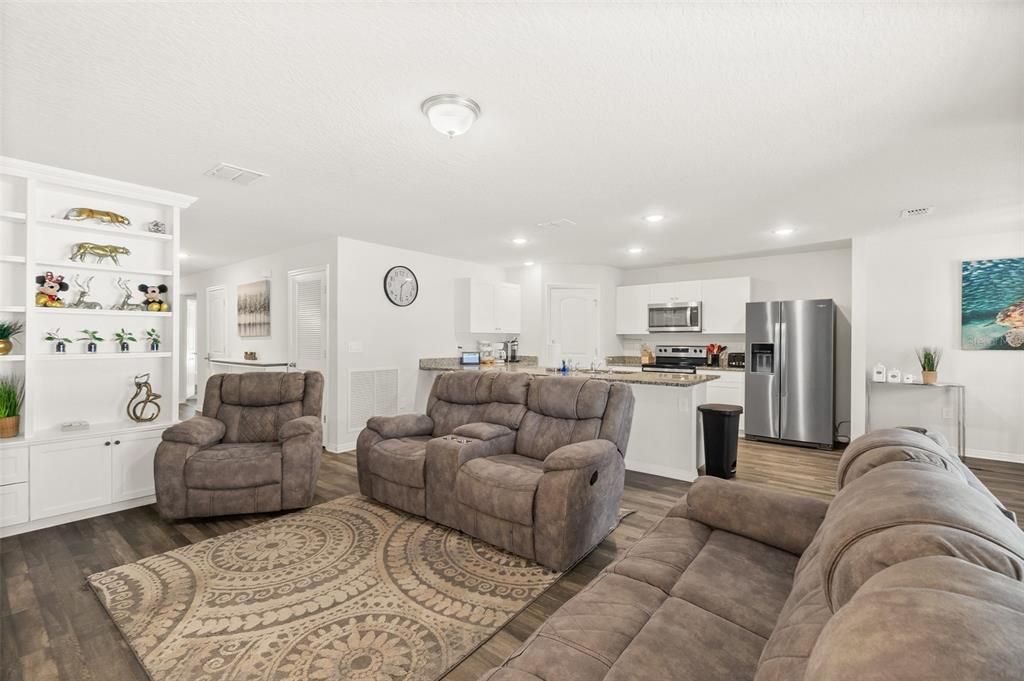For Sale: $450,000 (3 beds, 2 baths, 1818 Square Feet)