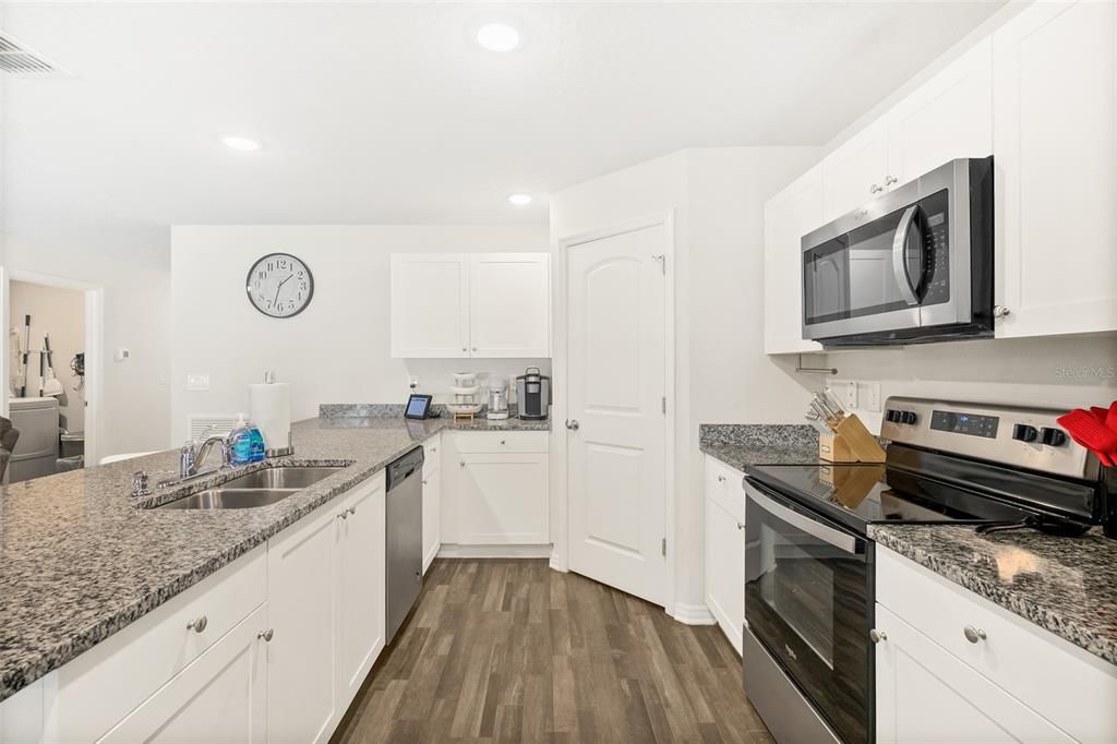 For Sale: $450,000 (3 beds, 2 baths, 1818 Square Feet)