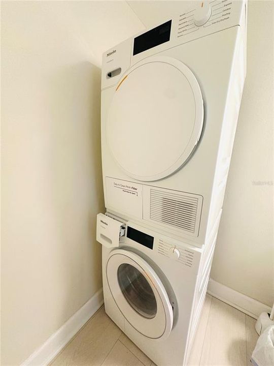 : $299,000 (1 спален, 1 ванн, 900 Квадратных фут)