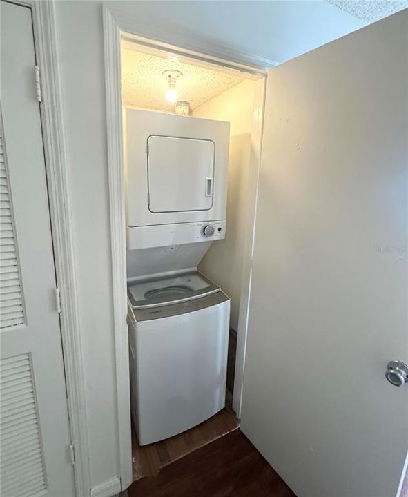 For Sale: $149,900 (2 beds, 1 baths, 896 Square Feet)