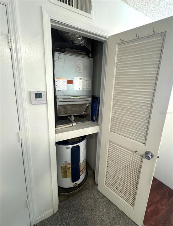 For Sale: $149,900 (2 beds, 1 baths, 896 Square Feet)