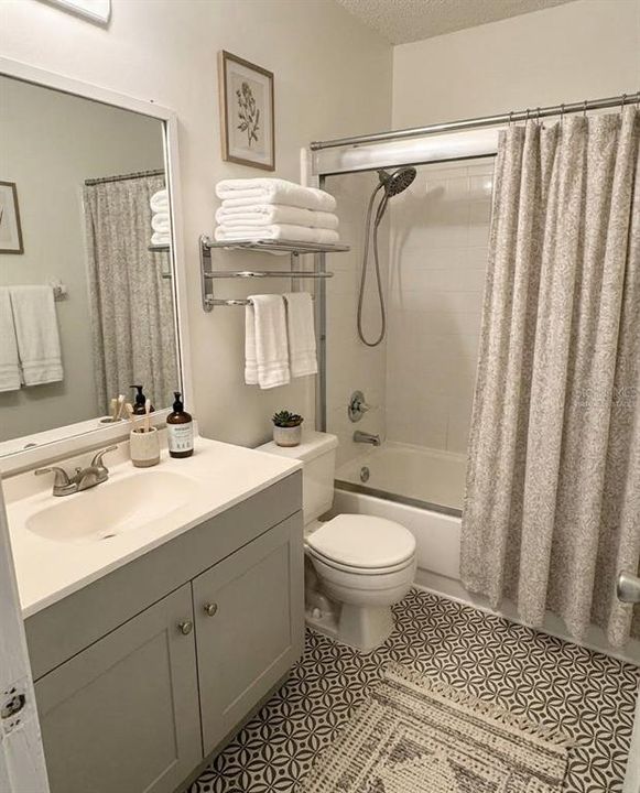 For Sale: $149,900 (2 beds, 1 baths, 896 Square Feet)