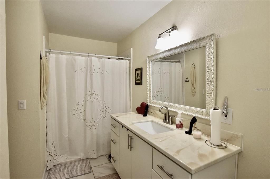 В аренду: $2,060 (2 спален, 2 ванн, 1193 Квадратных фут)