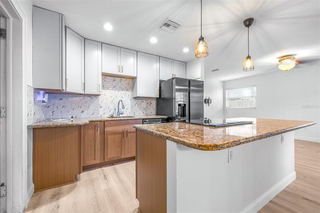 Active With Contract: $410,000 (3 beds, 2 baths, 1250 Square Feet)