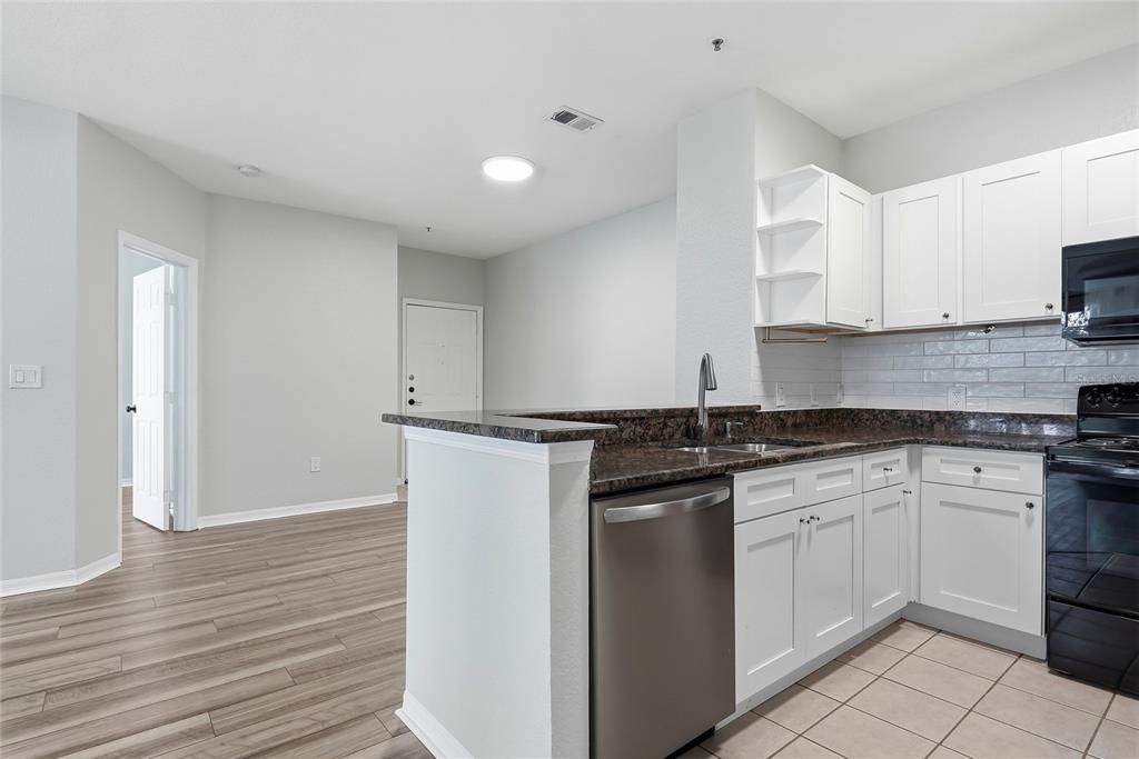 В аренду: $1,650 (2 спален, 2 ванн, 1068 Квадратных фут)
