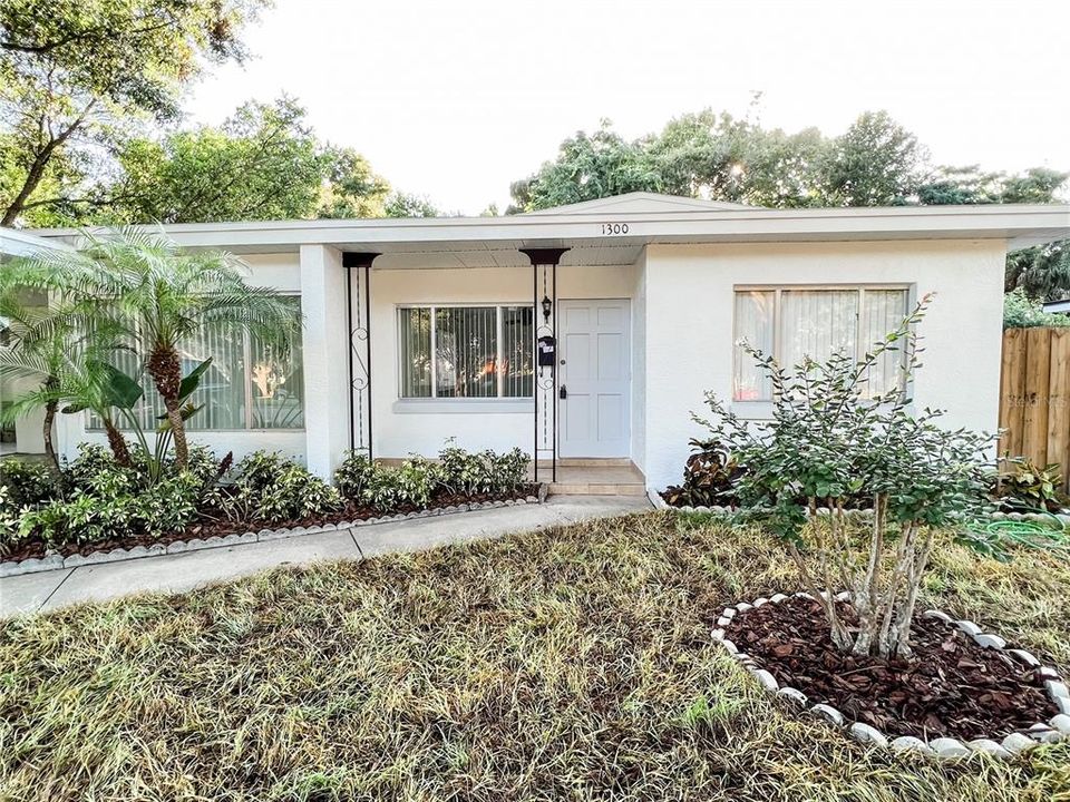 For Rent: $2,490 (3 beds, 1 baths, 1061 Square Feet)