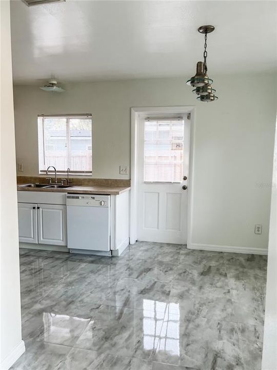 For Rent: $2,490 (3 beds, 1 baths, 1061 Square Feet)