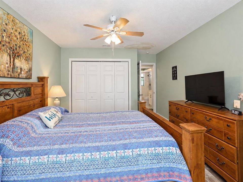 For Sale: $225,000 (2 beds, 2 baths, 1524 Square Feet)