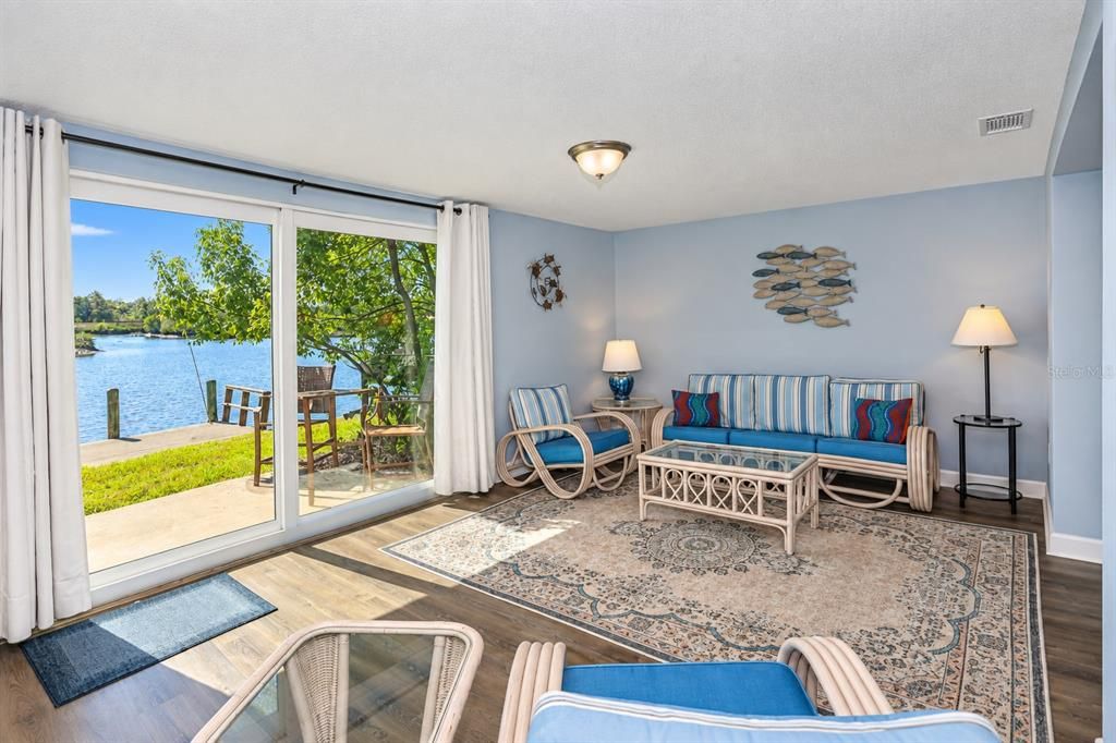 For Sale: $225,000 (2 beds, 2 baths, 1524 Square Feet)