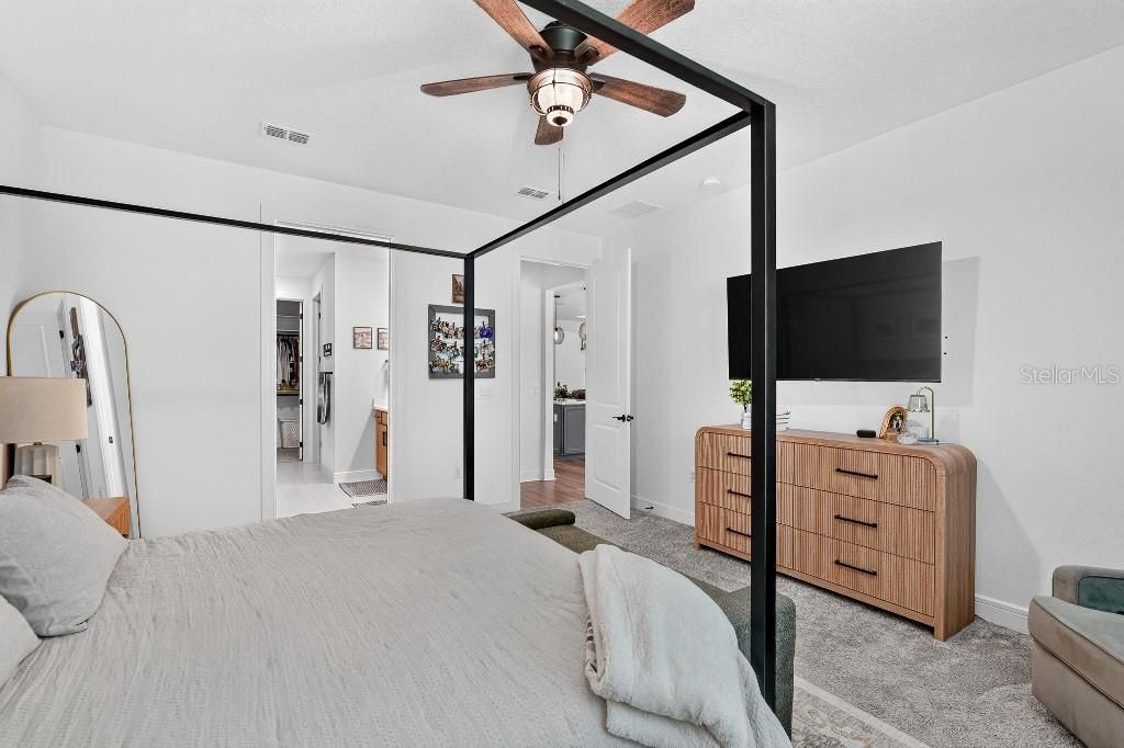 For Sale: $489,900 (4 beds, 2 baths, 2054 Square Feet)