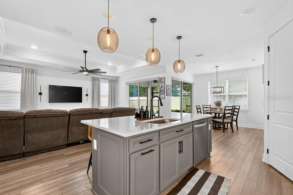 For Sale: $489,900 (4 beds, 2 baths, 2054 Square Feet)