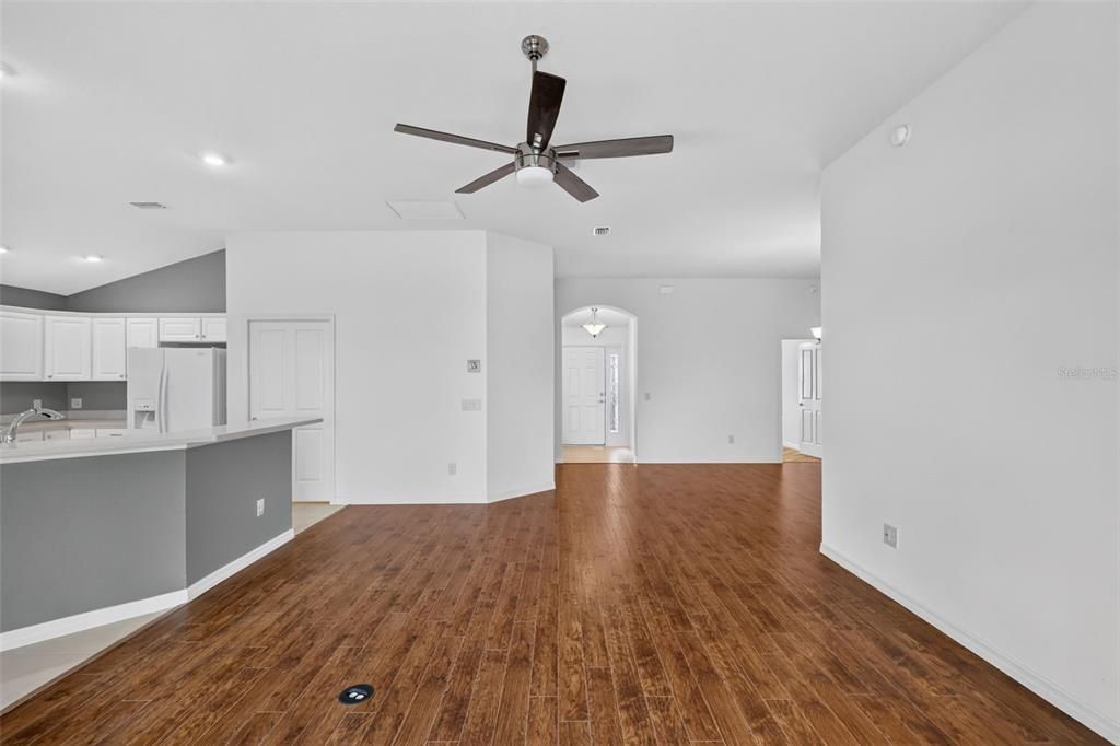 En Venta: $435,000 (3 camas, 2 baños, 1689 Pies cuadrados)