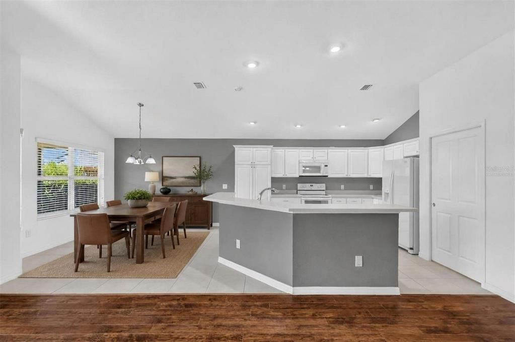 En Venta: $435,000 (3 camas, 2 baños, 1689 Pies cuadrados)