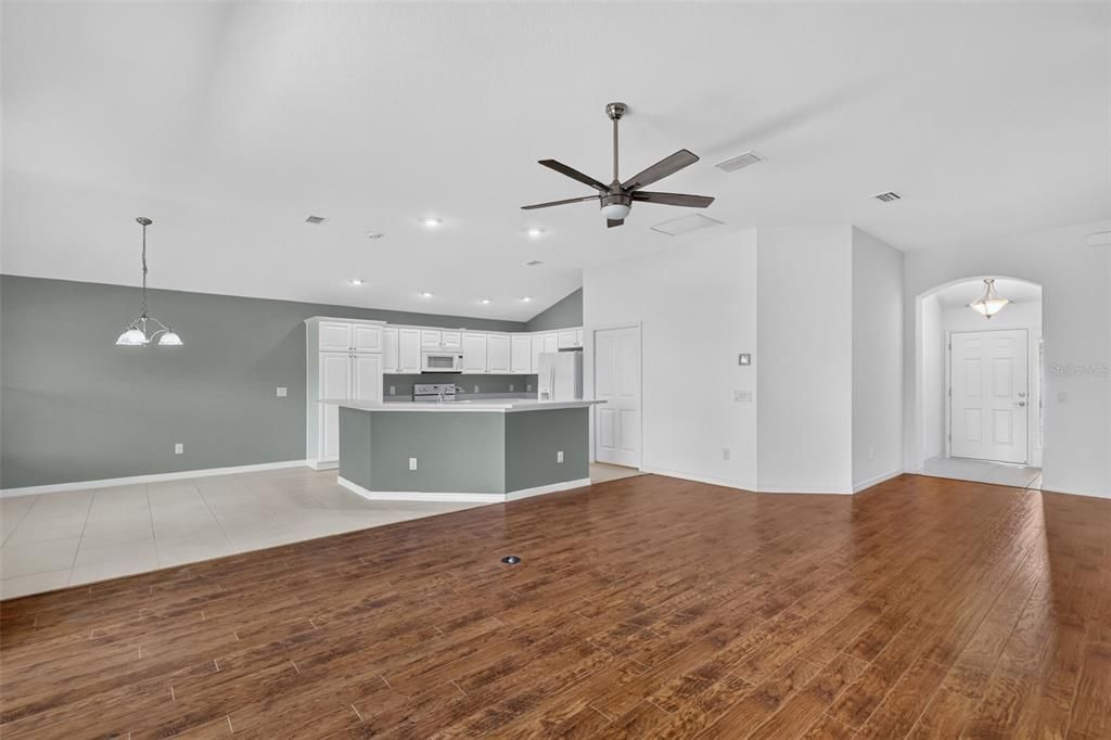 En Venta: $435,000 (3 camas, 2 baños, 1689 Pies cuadrados)