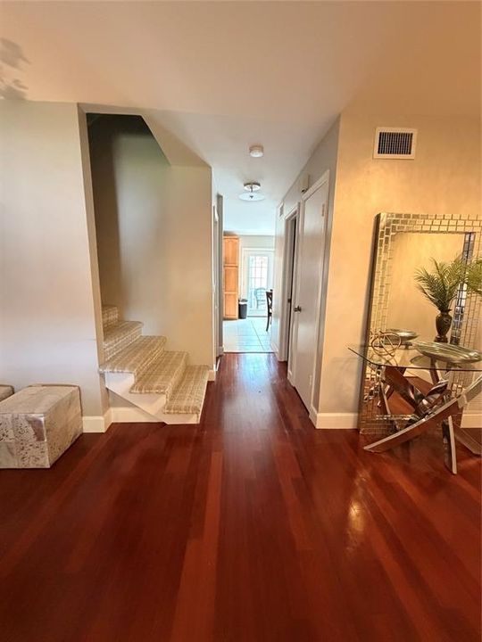 For Sale: $189,900 (2 beds, 1 baths, 1150 Square Feet)