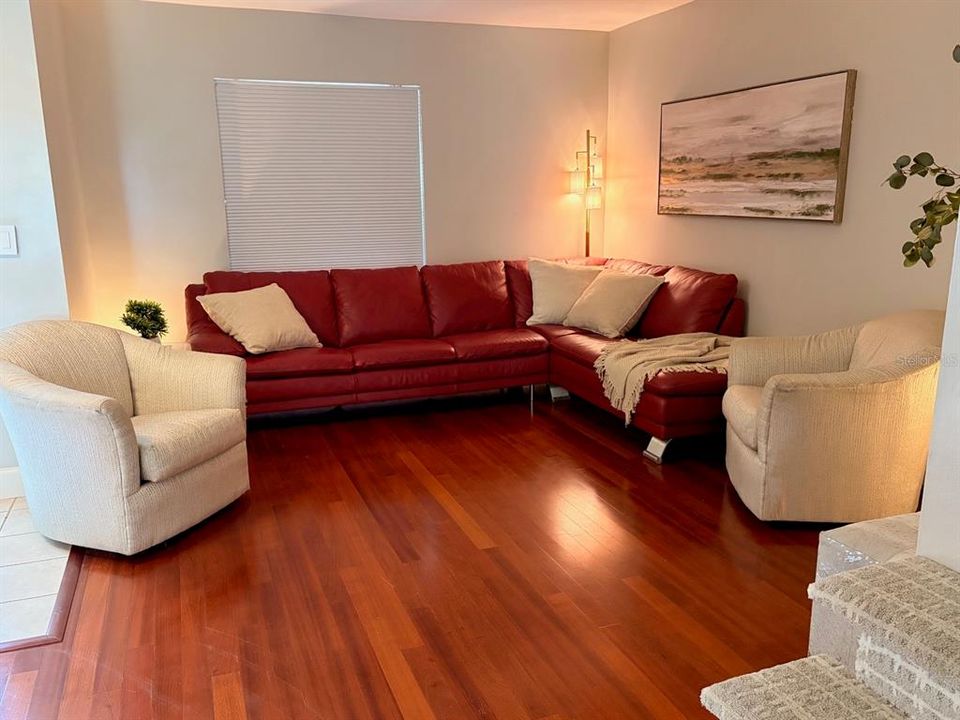 For Sale: $189,900 (2 beds, 1 baths, 1150 Square Feet)
