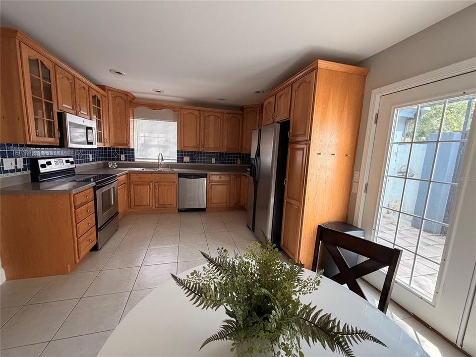 For Sale: $189,900 (2 beds, 1 baths, 1150 Square Feet)