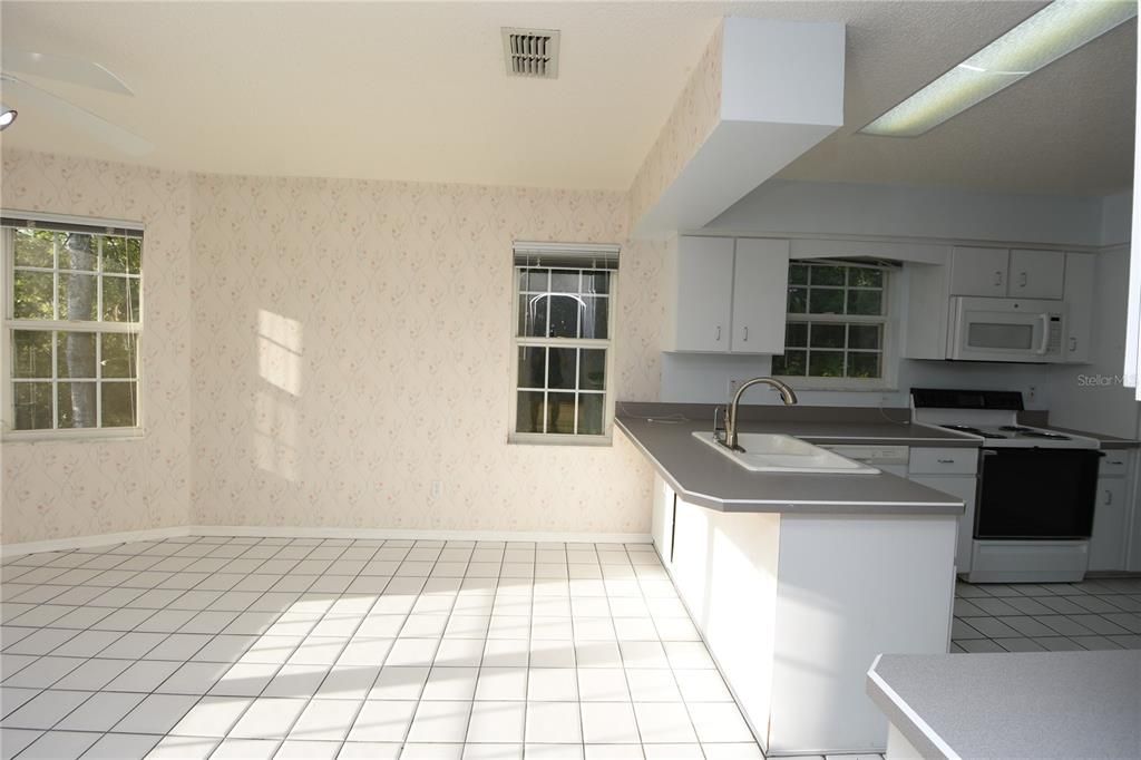 В аренду: $2,750 (3 спален, 2 ванн, 2081 Квадратных фут)