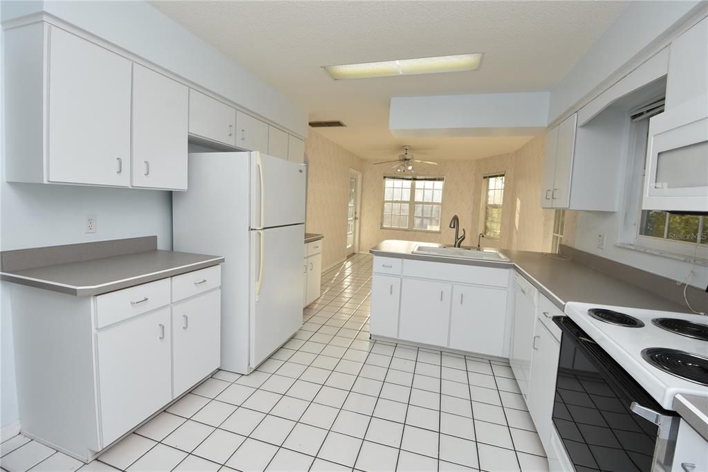 В аренду: $2,750 (3 спален, 2 ванн, 2081 Квадратных фут)