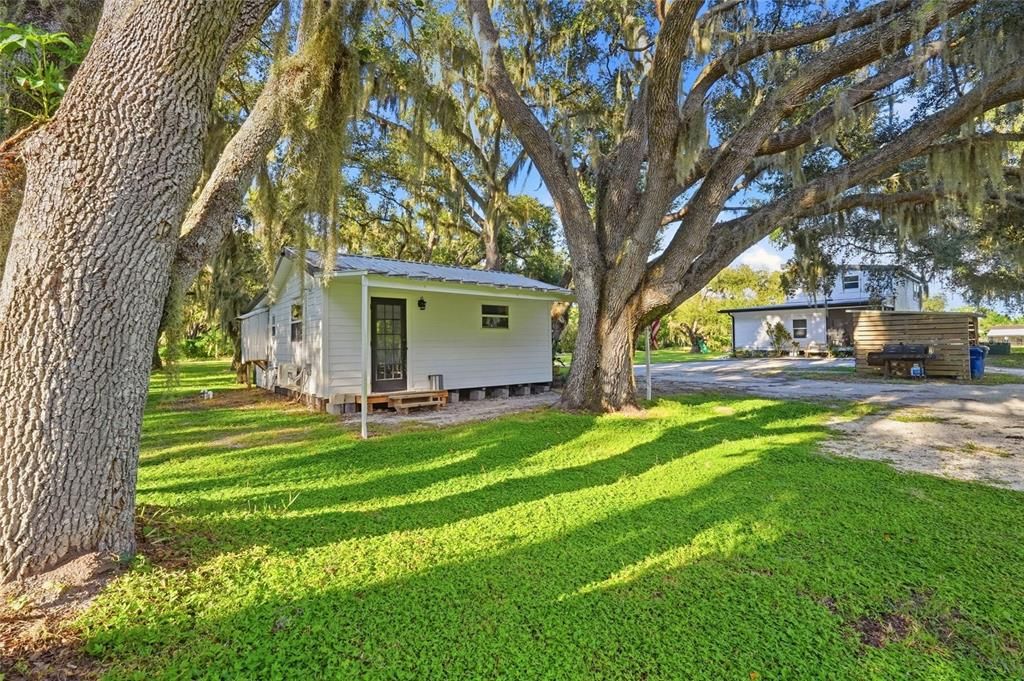For Sale: $915,000 (3 beds, 2 baths, 1577 Square Feet)
