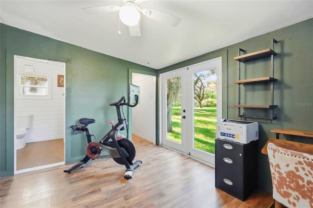 For Sale: $915,000 (3 beds, 2 baths, 1577 Square Feet)