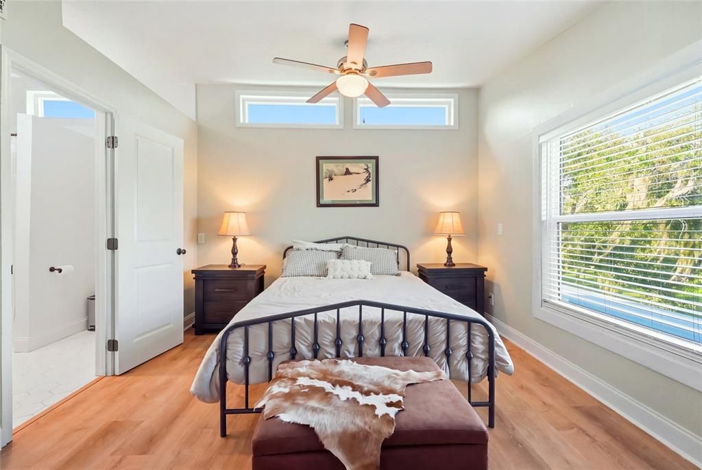 For Sale: $915,000 (3 beds, 2 baths, 1577 Square Feet)