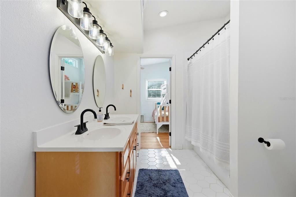For Sale: $915,000 (3 beds, 2 baths, 1577 Square Feet)
