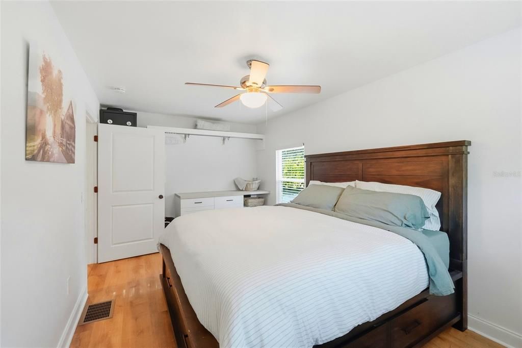 For Sale: $915,000 (3 beds, 2 baths, 1577 Square Feet)