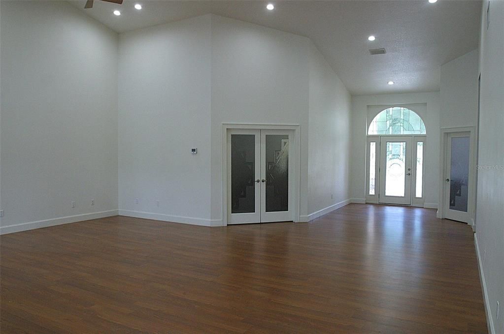 For Sale: $2,000,000 (4 beds, 3 baths, 4706 Square Feet)