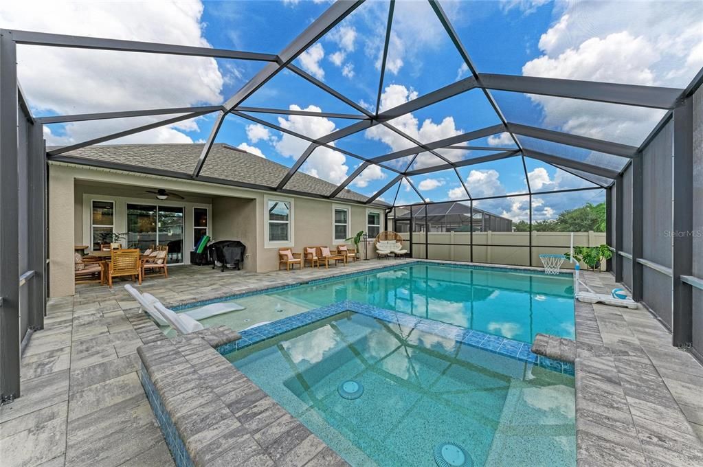 En Venta: $599,999 (3 camas, 2 baños, 1990 Pies cuadrados)