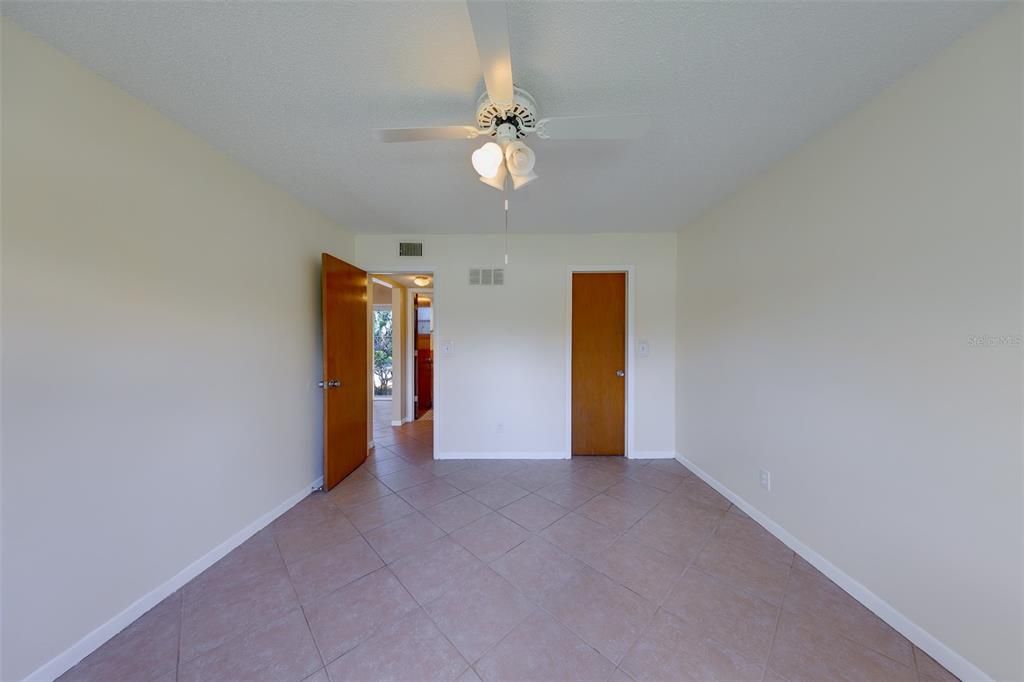 For Rent: $1,600 (1 beds, 1 baths, 700 Square Feet)